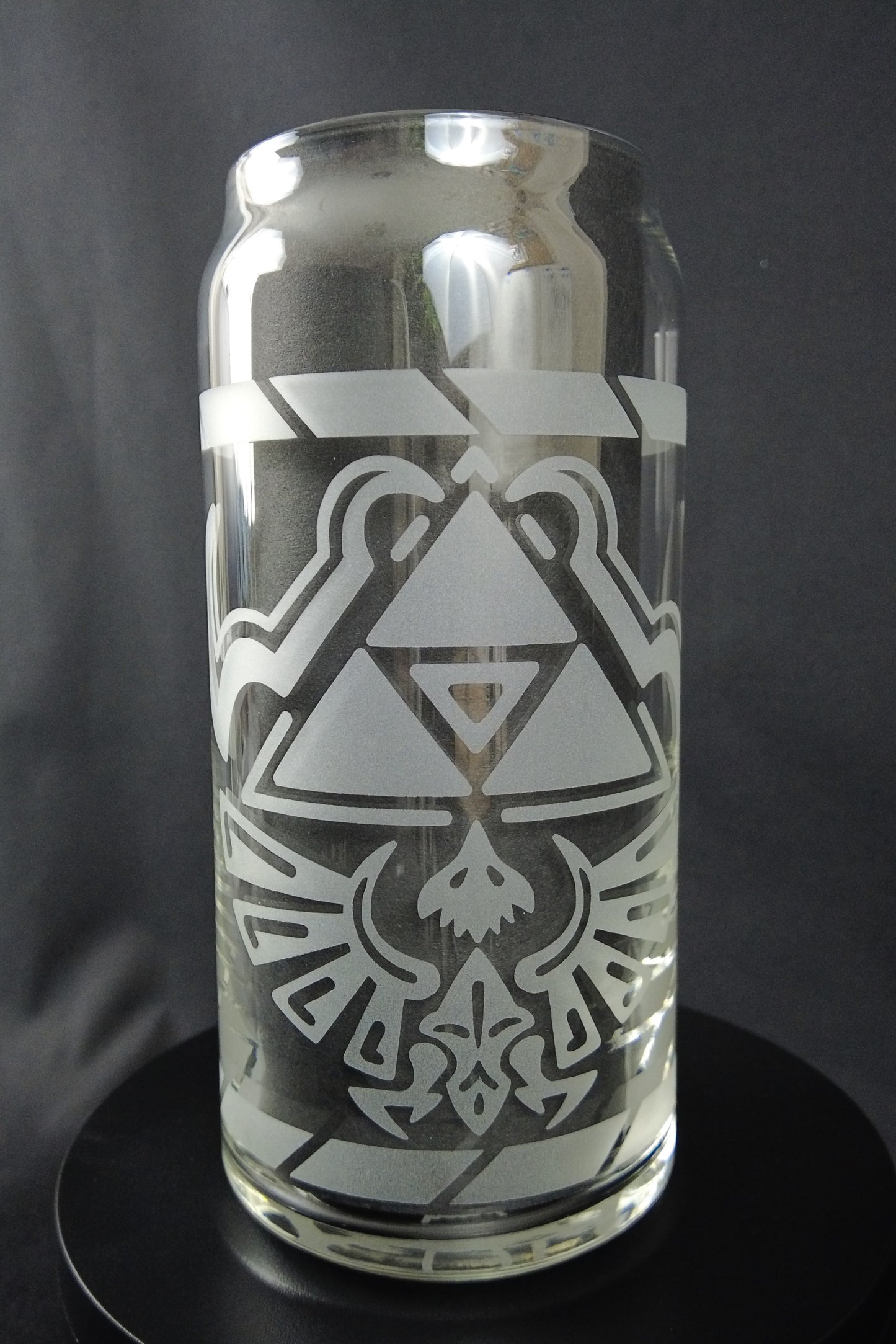 20oz Can-Style Etched Glass - Hylian Crest